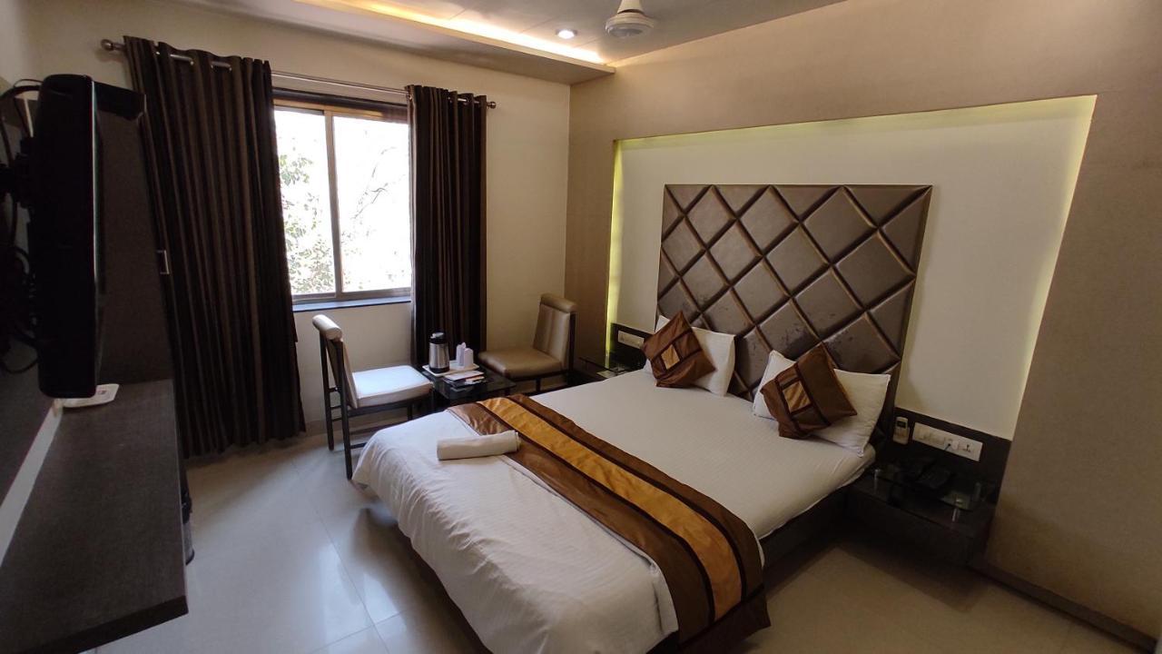 Hotel Flair Inn อาเมดาบัด ภายนอก รูปภาพ