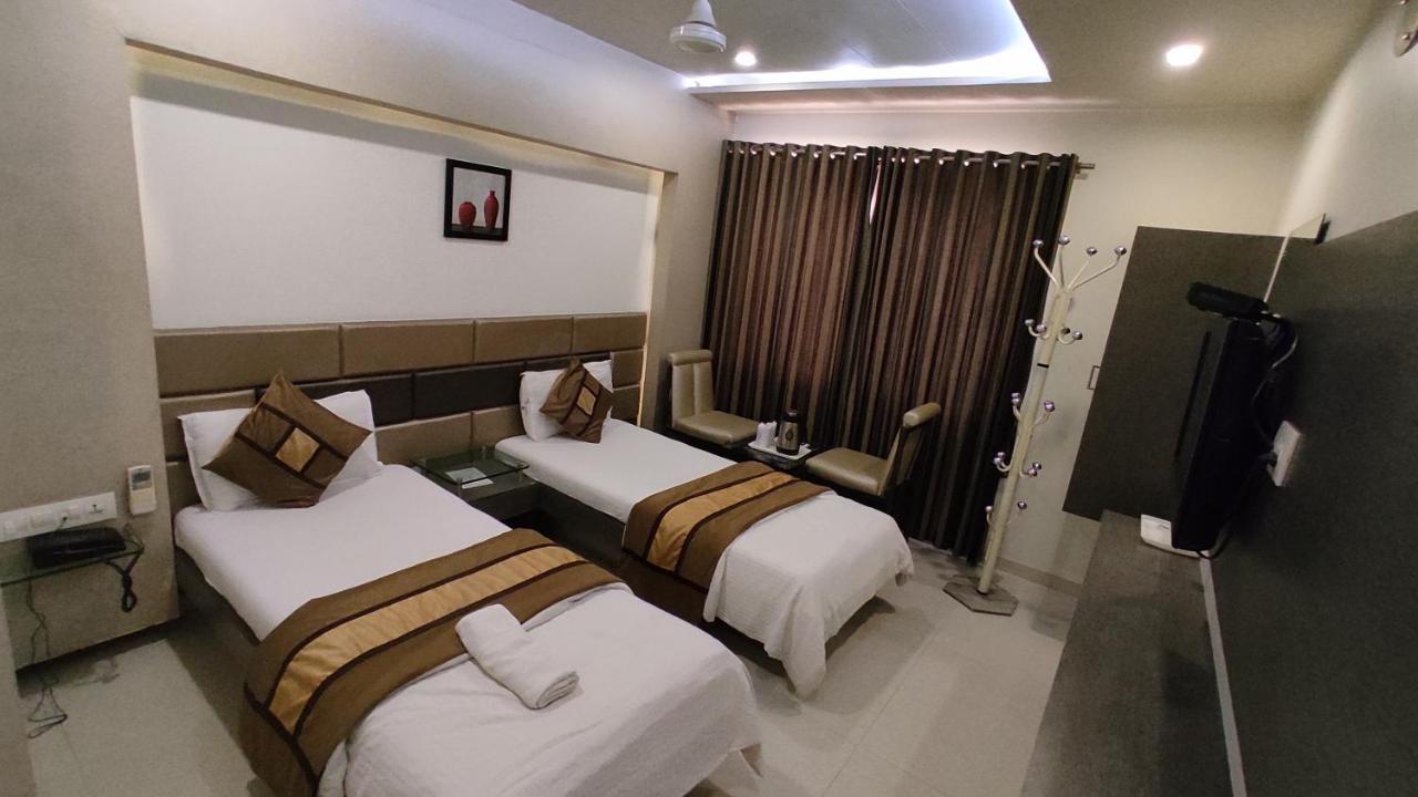 Hotel Flair Inn อาเมดาบัด ภายนอก รูปภาพ