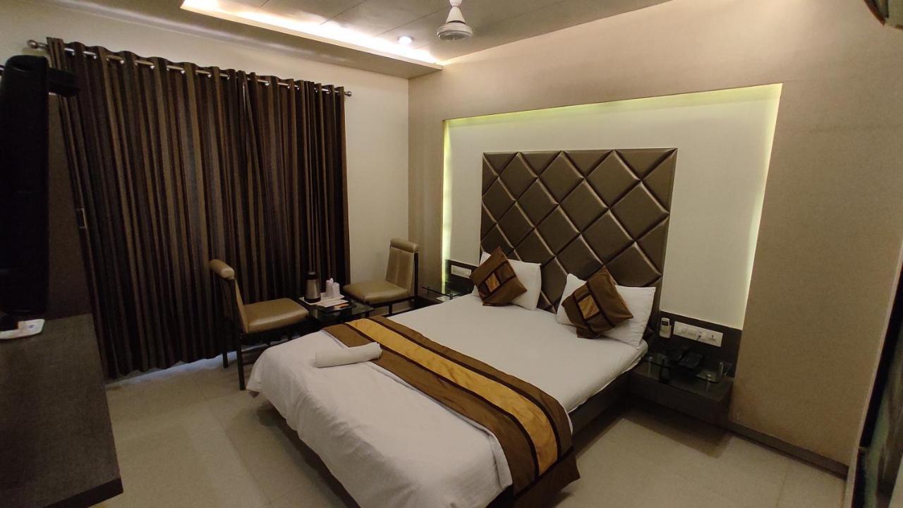 Hotel Flair Inn อาเมดาบัด ภายนอก รูปภาพ