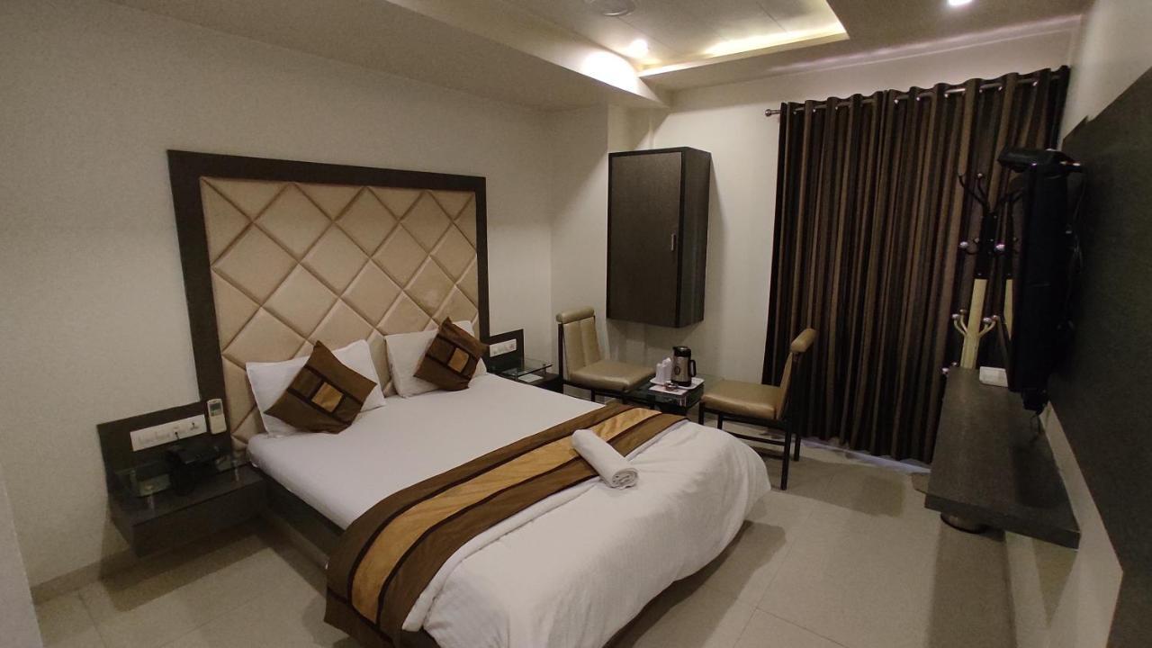 Hotel Flair Inn อาเมดาบัด ภายนอก รูปภาพ