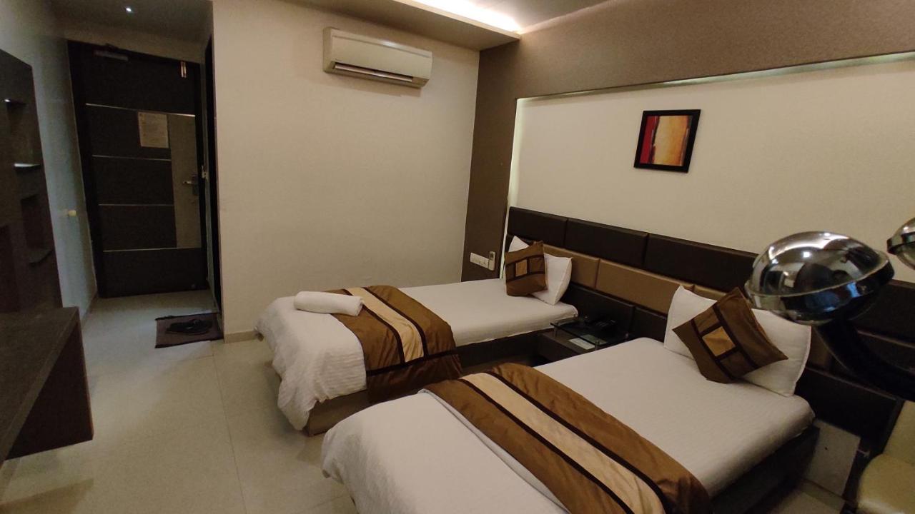 Hotel Flair Inn อาเมดาบัด ภายนอก รูปภาพ