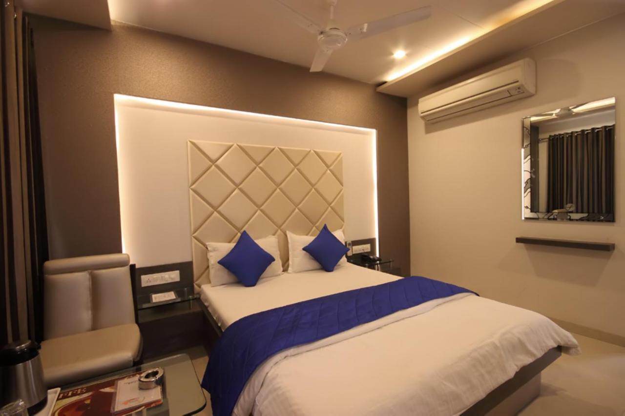 Hotel Flair Inn อาเมดาบัด ภายนอก รูปภาพ