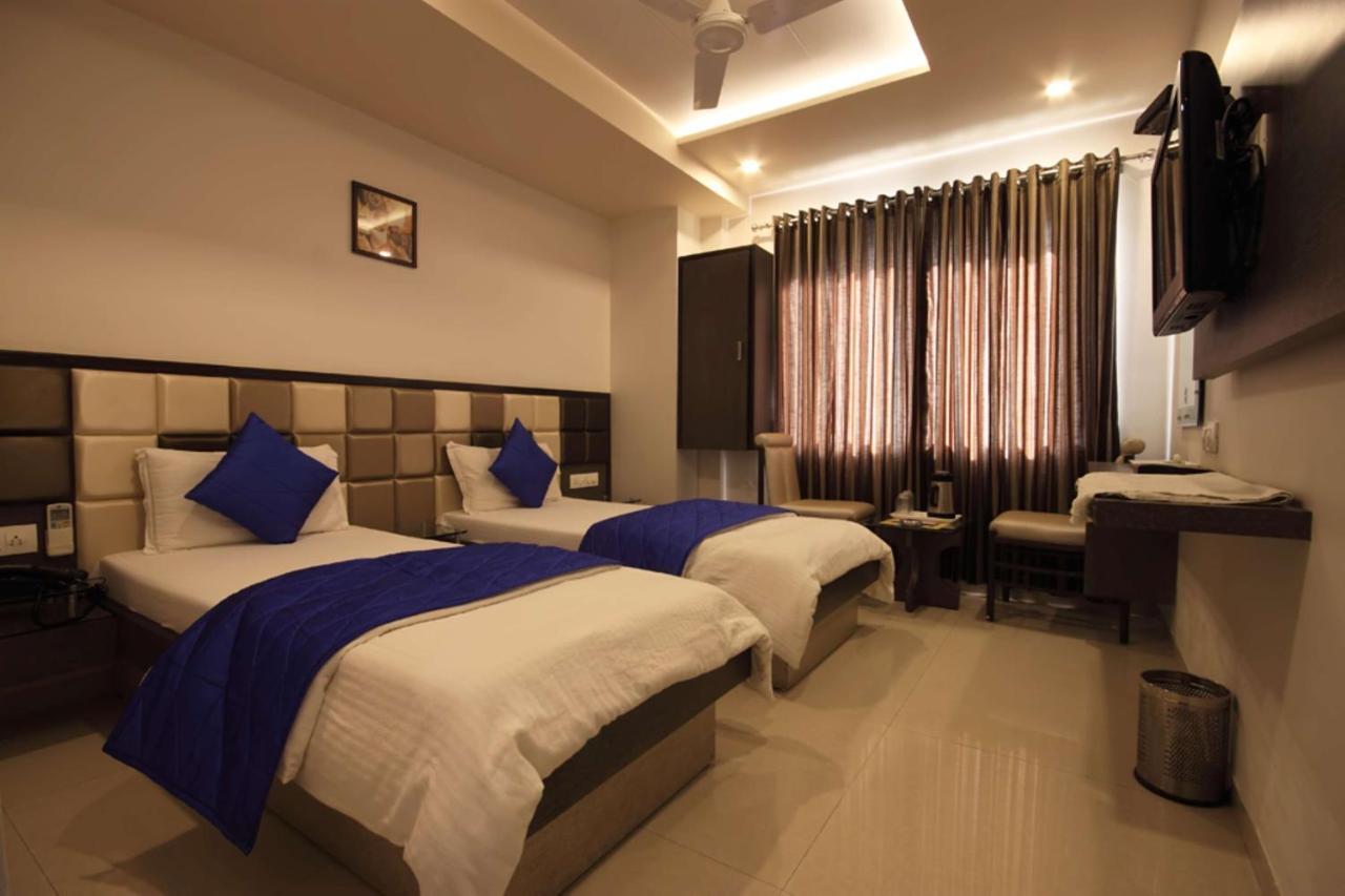 Hotel Flair Inn อาเมดาบัด ภายนอก รูปภาพ
