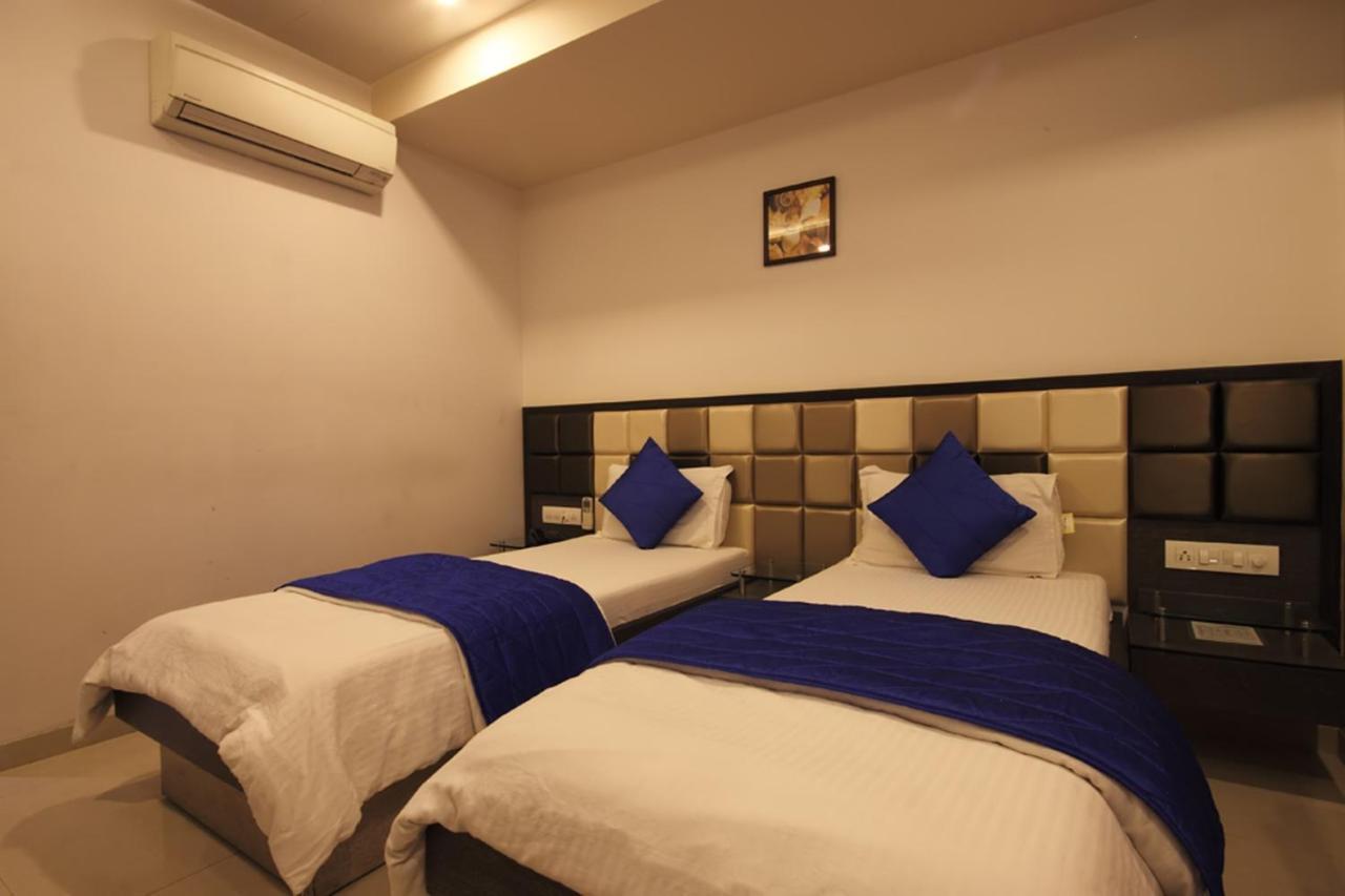 Hotel Flair Inn อาเมดาบัด ภายนอก รูปภาพ