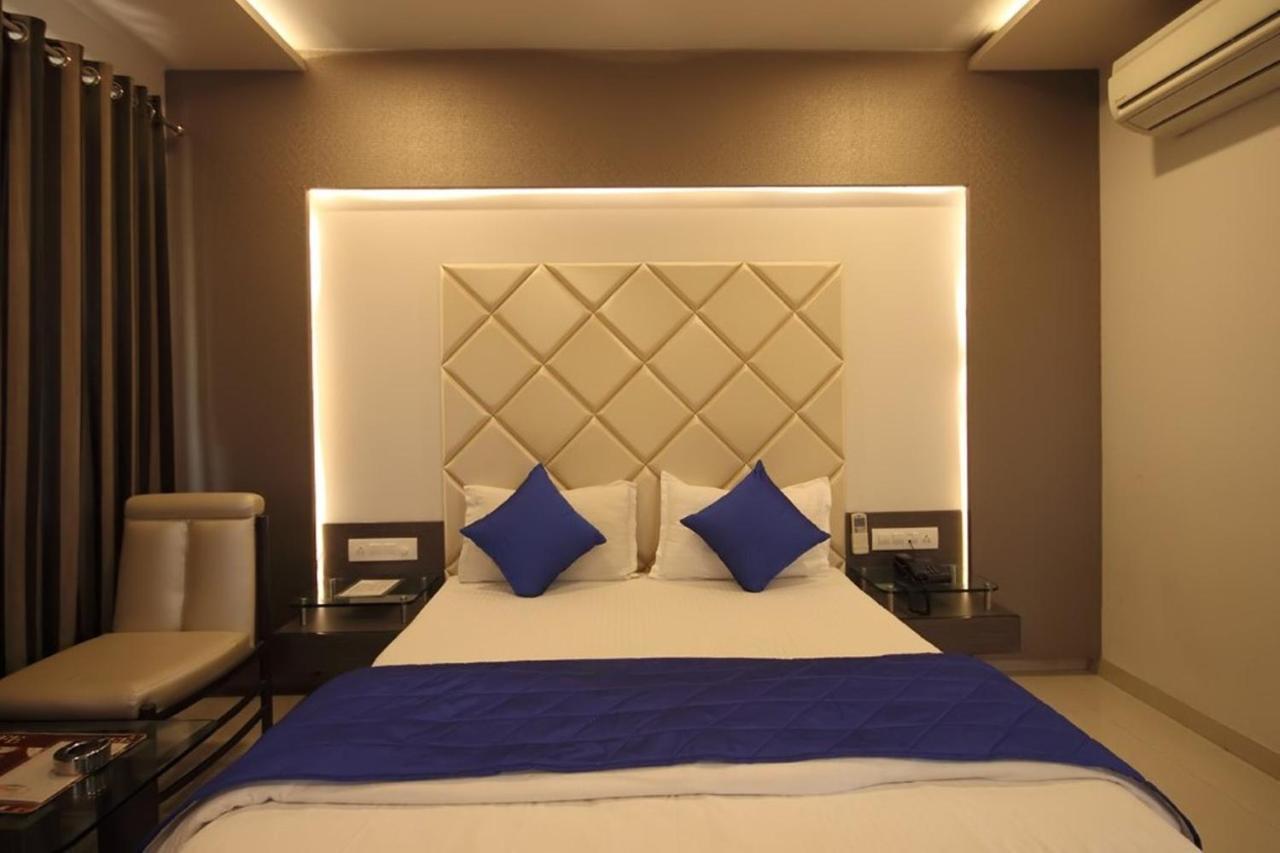 Hotel Flair Inn อาเมดาบัด ภายนอก รูปภาพ