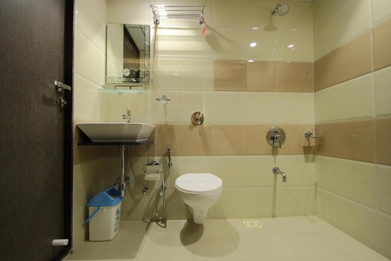 Hotel Flair Inn อาเมดาบัด ภายนอก รูปภาพ