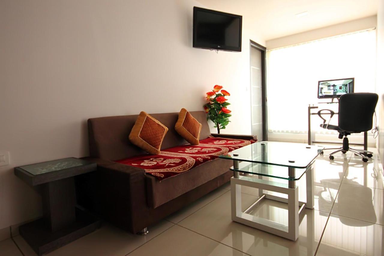 Hotel Flair Inn อาเมดาบัด ภายนอก รูปภาพ